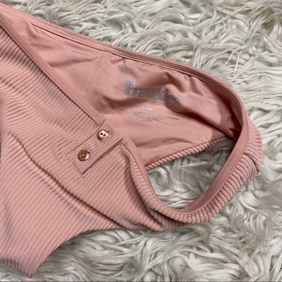 ❌SOLD❌Frankie’s Bikinis Alana ribbed button up XS - Picture 6 of 7